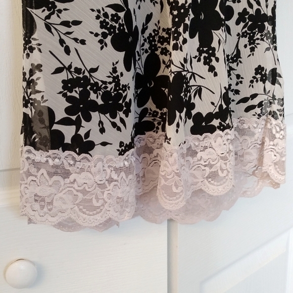 ⚜️ Cocomo Black Floral Blouse - Picture 5 of 8